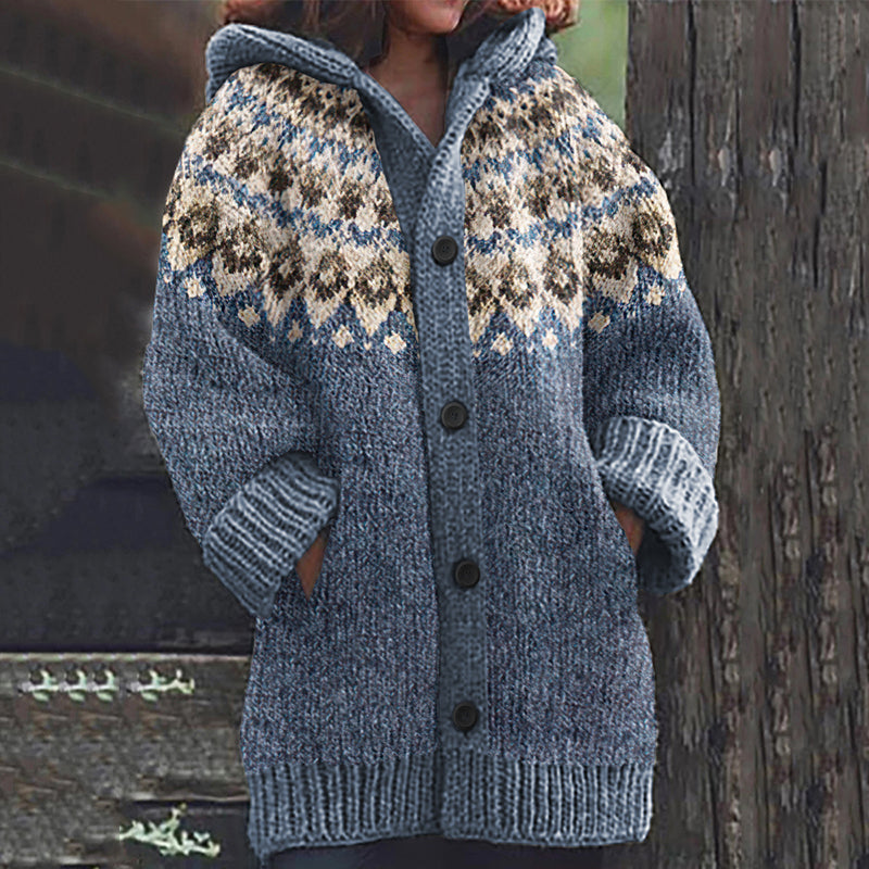 Klassisch gestaltete Strickjacke