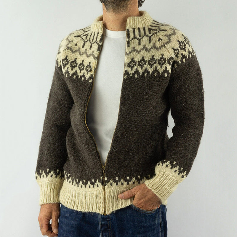 Durchdacht gestaltete Strickjacke