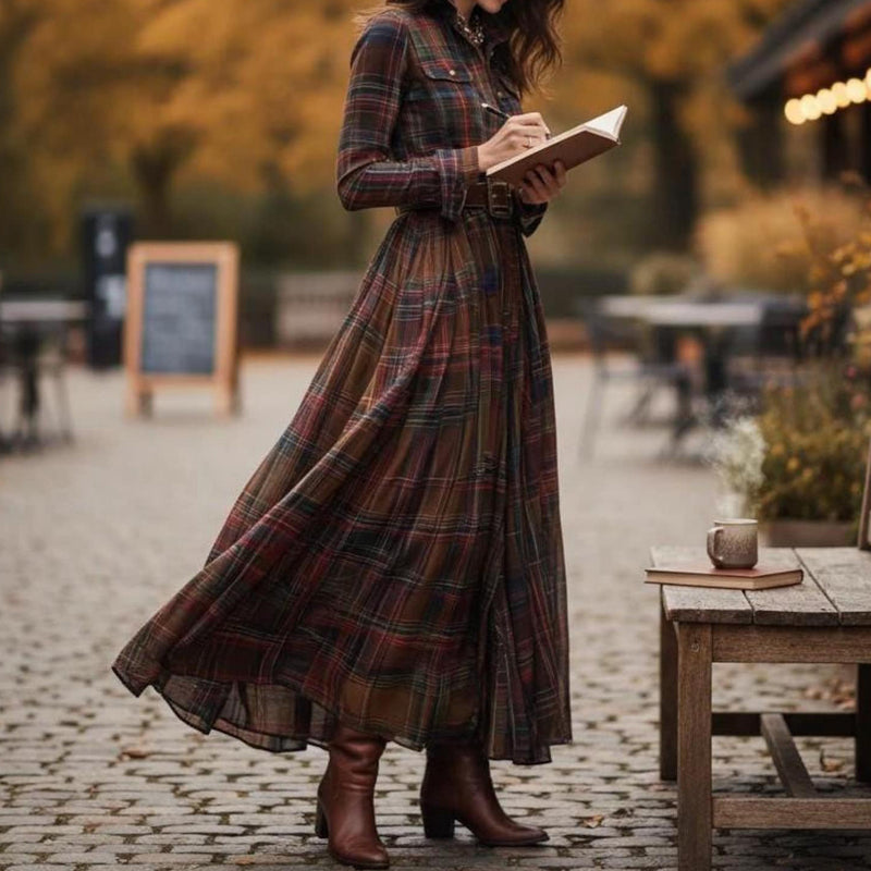 Klassisch gestaltete Kleid