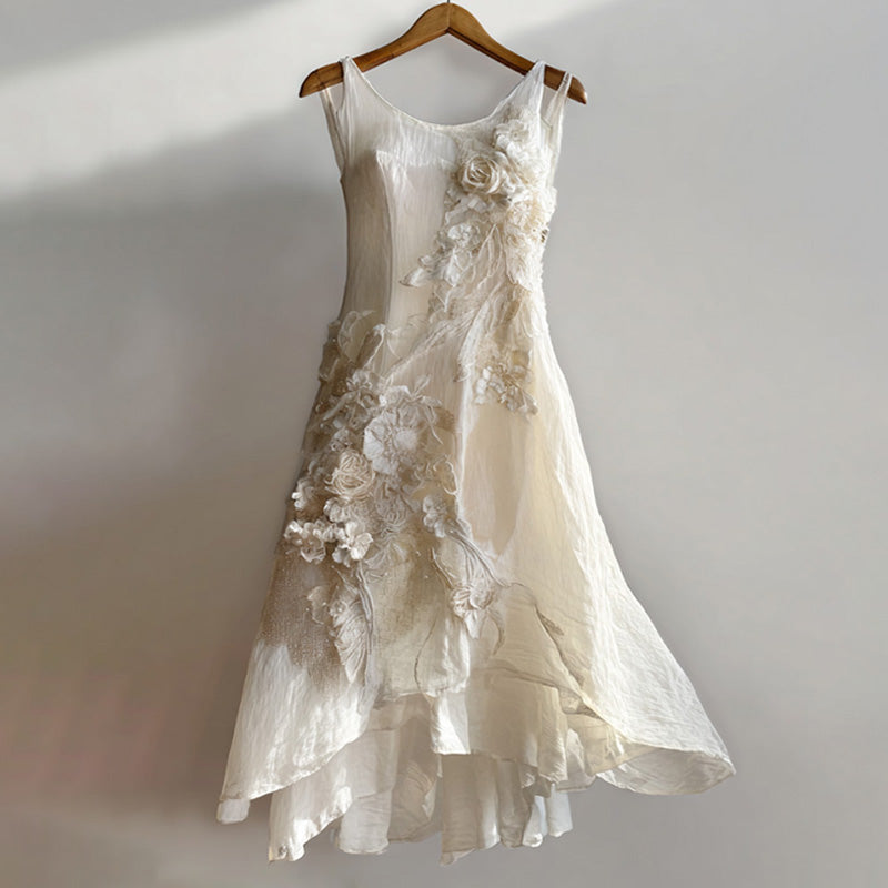 Klassisch gestaltete Kleid