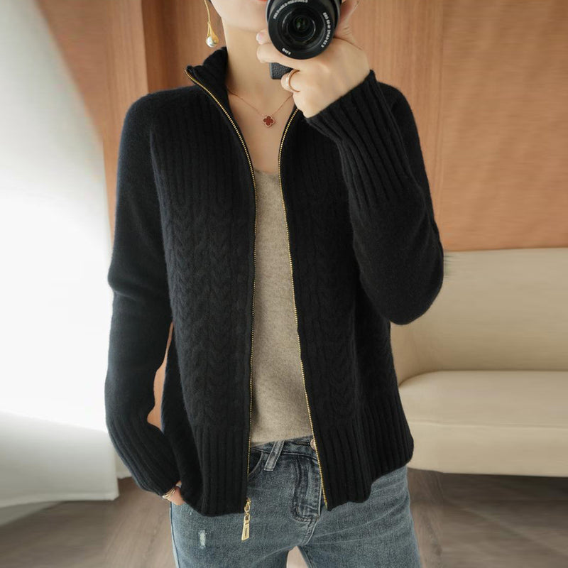 Durchdacht gestaltete Strickjacke