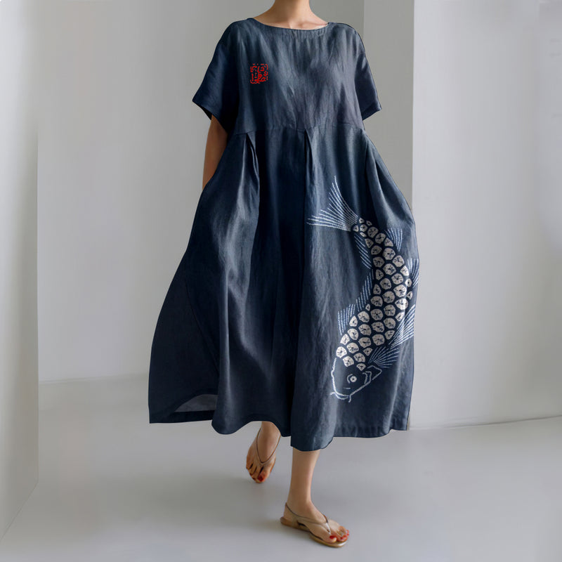 Klassisch gestaltete Kleid
