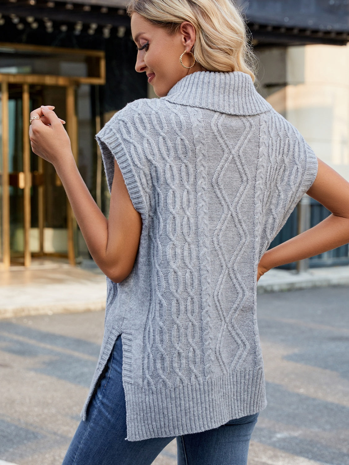 Anmutig gestaltete Pullover