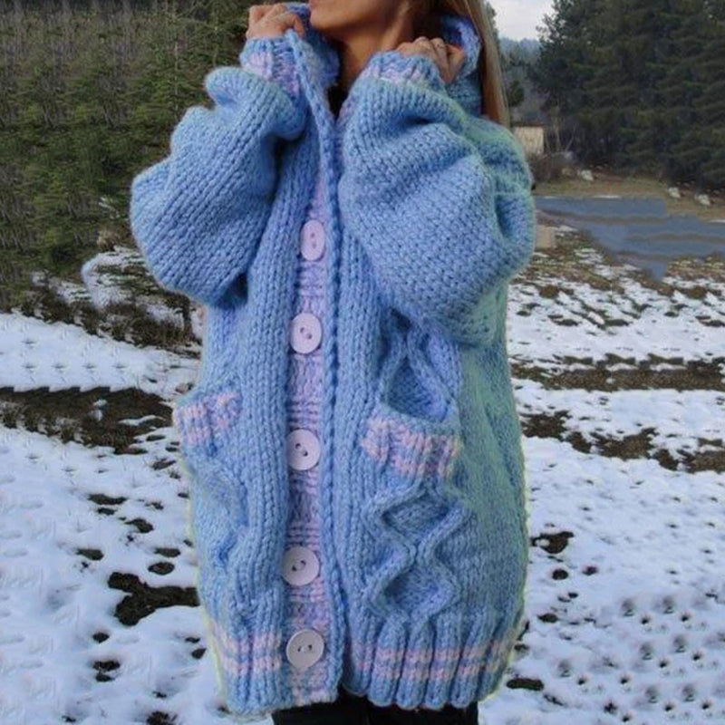 Durchdacht gestaltete Strickjacke