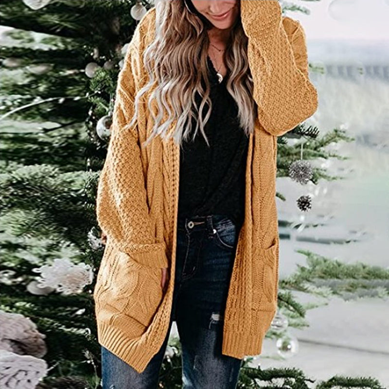 Klassisch gestaltete Strickjacke