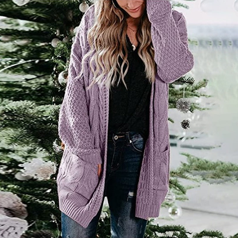 Klassisch gestaltete Strickjacke