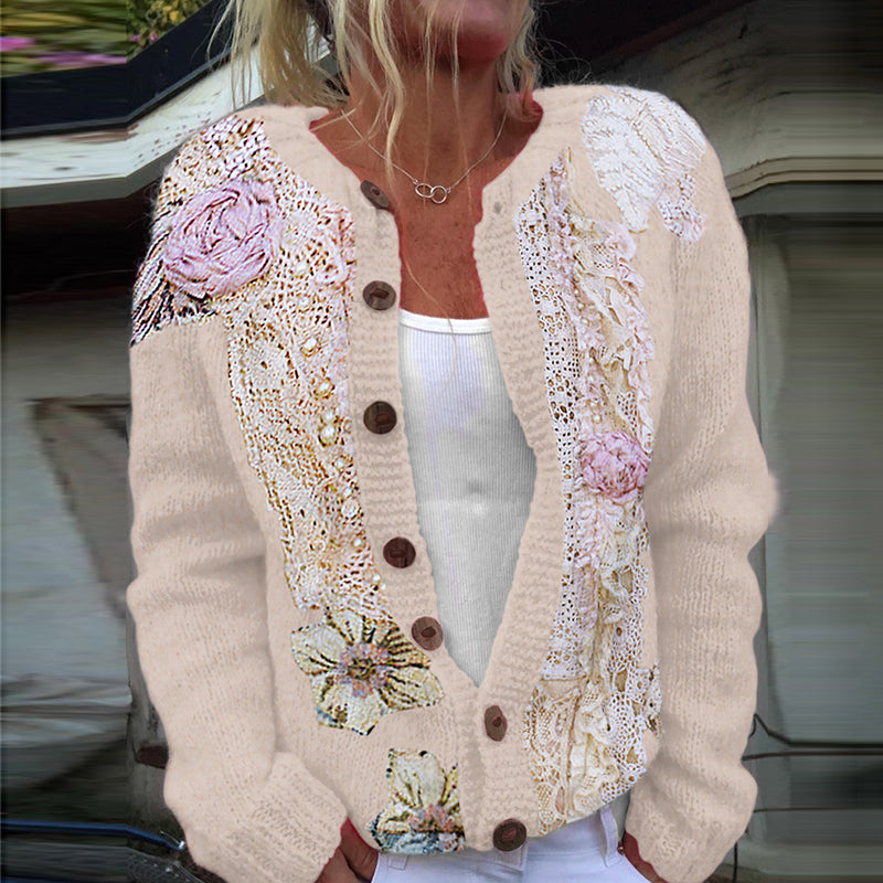 Klassisch gestaltete Strickjacke