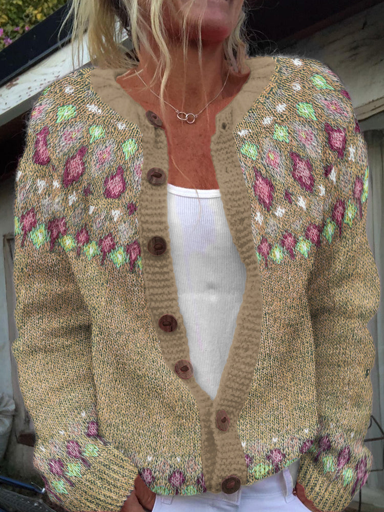 Klassisch gestaltete Strickjacke