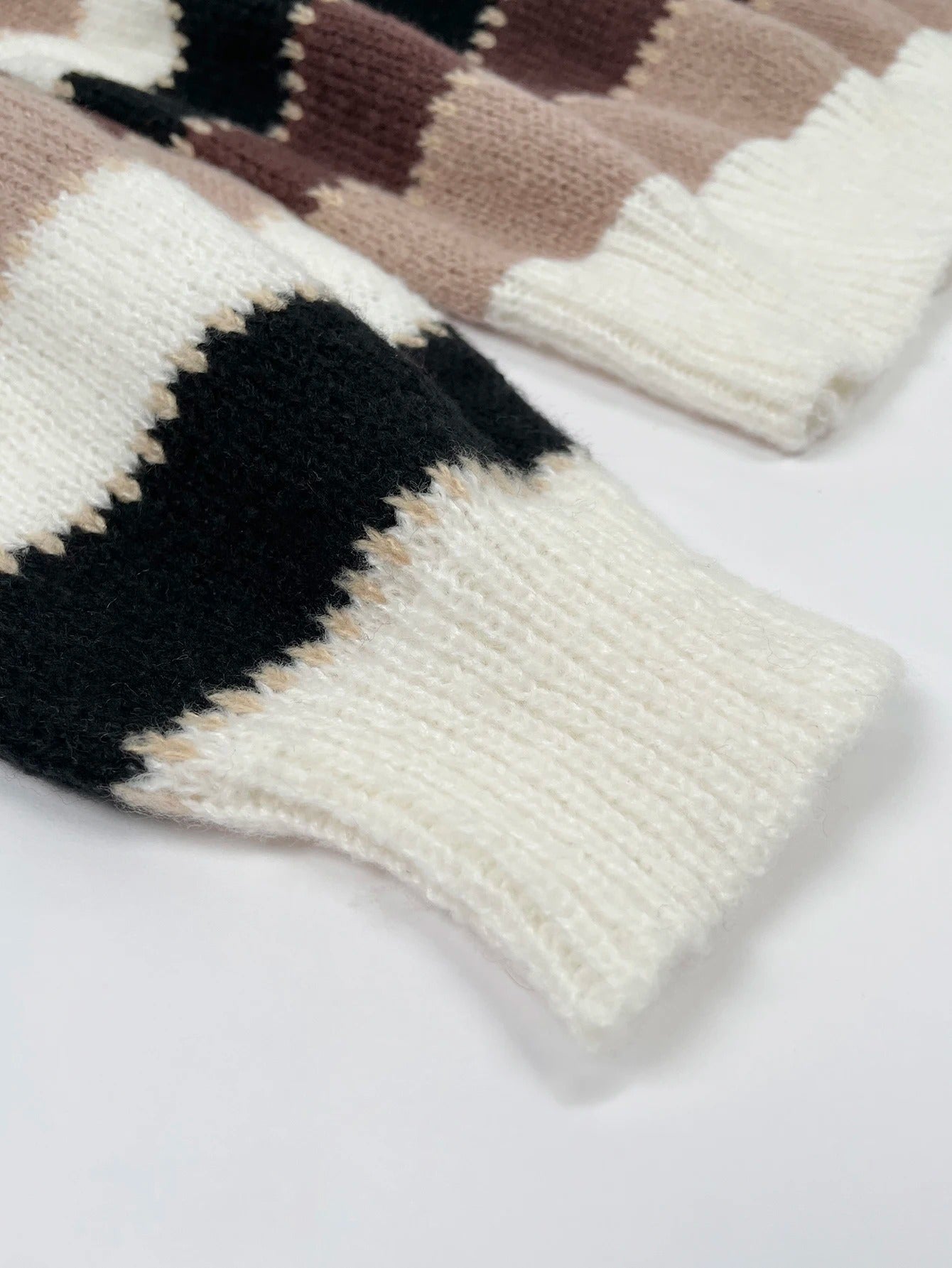 MW | Gestreifter Strickpullover