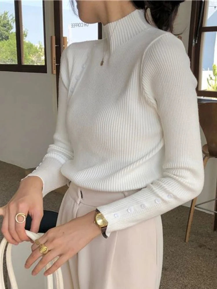 MW | MW – Eleganter Pullover mit Zierknöpfen und Stehkragen