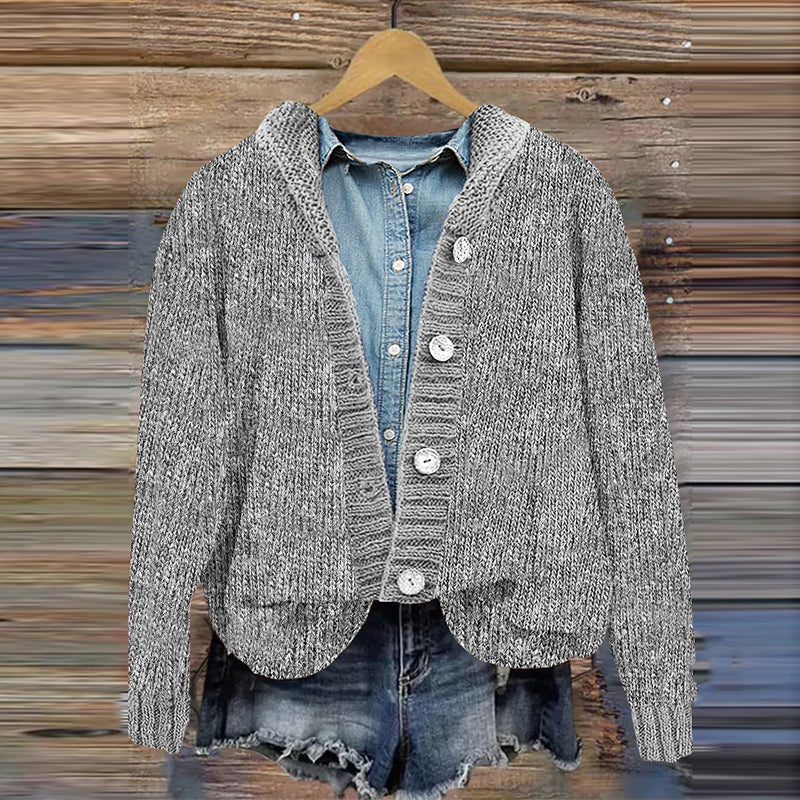 Klassisch gestaltete Strickjacke