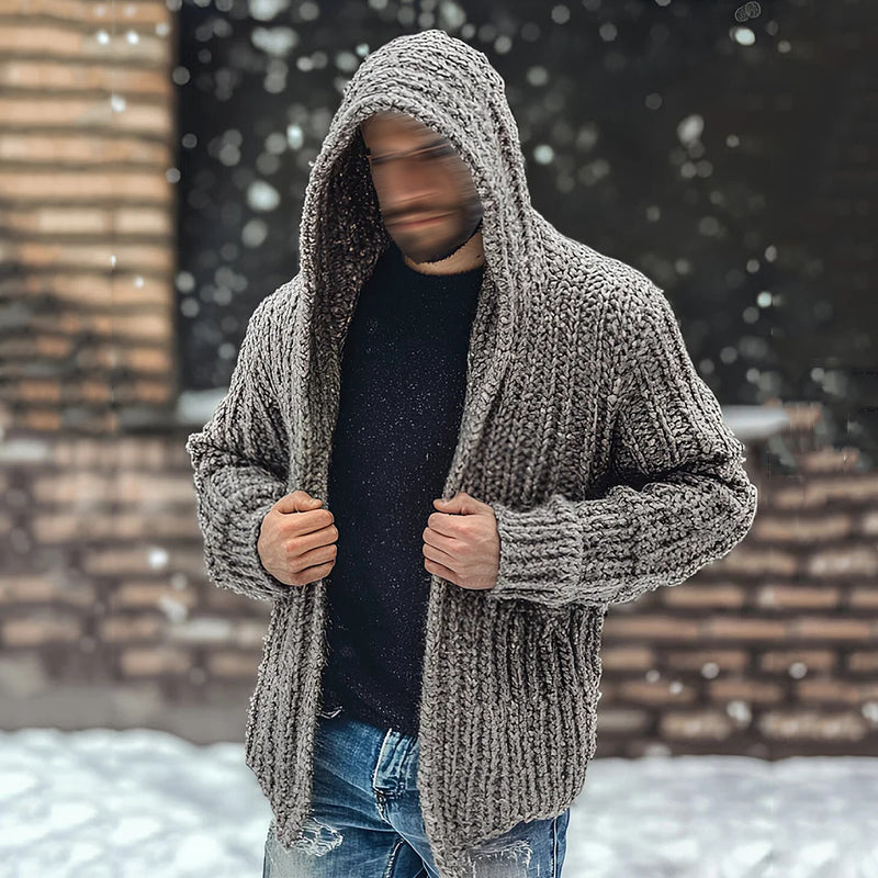 Klassisch gestaltete Strickjacke