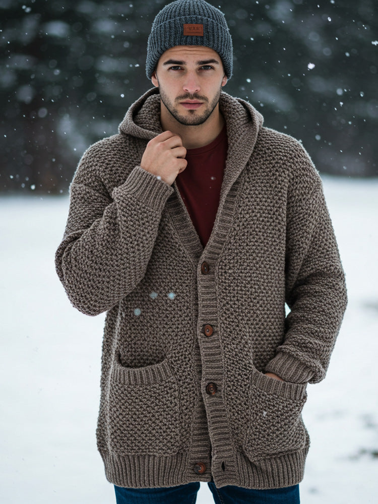 Klassisch gestaltete Strickjacke