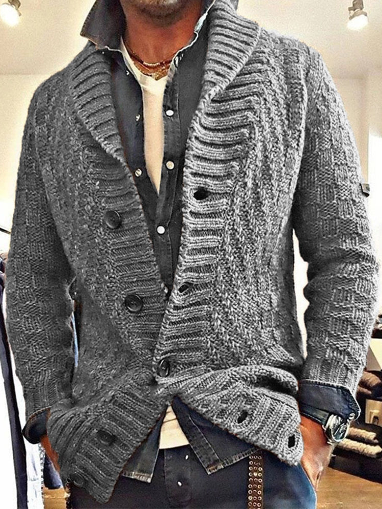 Klassisch designte Strickjacke
