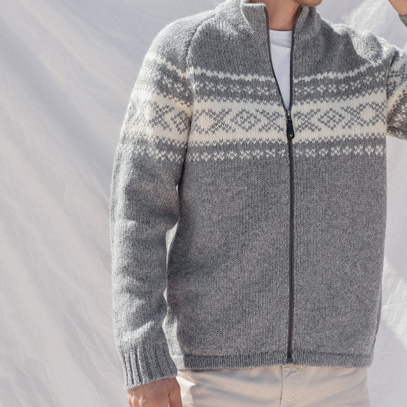 Durchdacht gestaltete Strickjacke