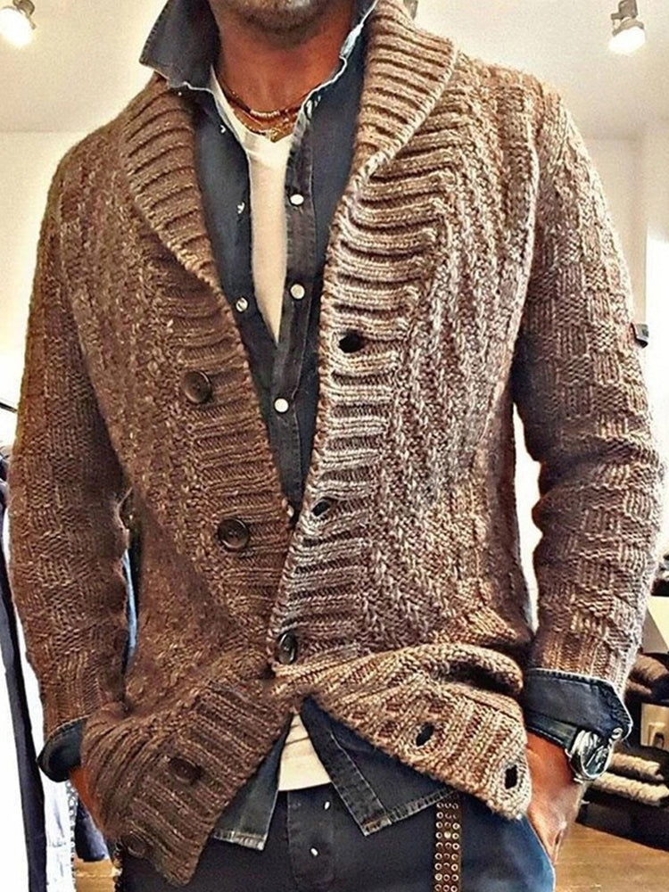 Klassisch designte Strickjacke
