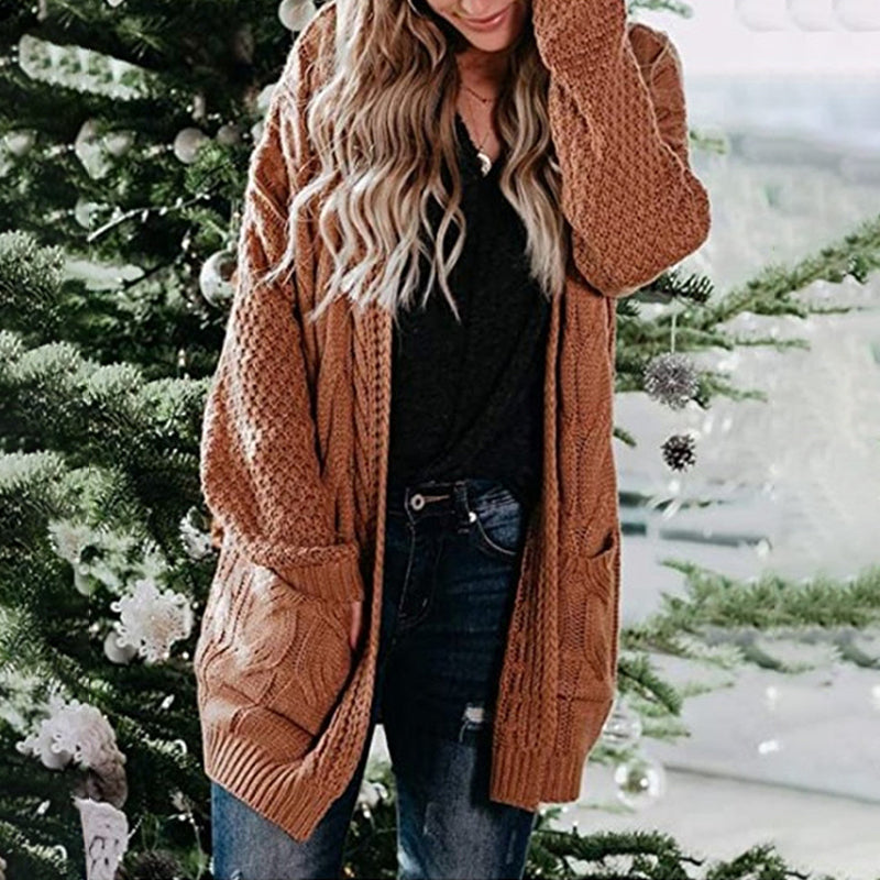 Klassisch gestaltete Strickjacke