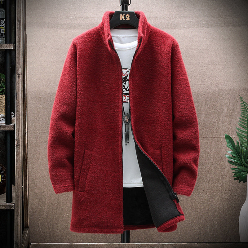 Klassisch gestaltete Strickjacke