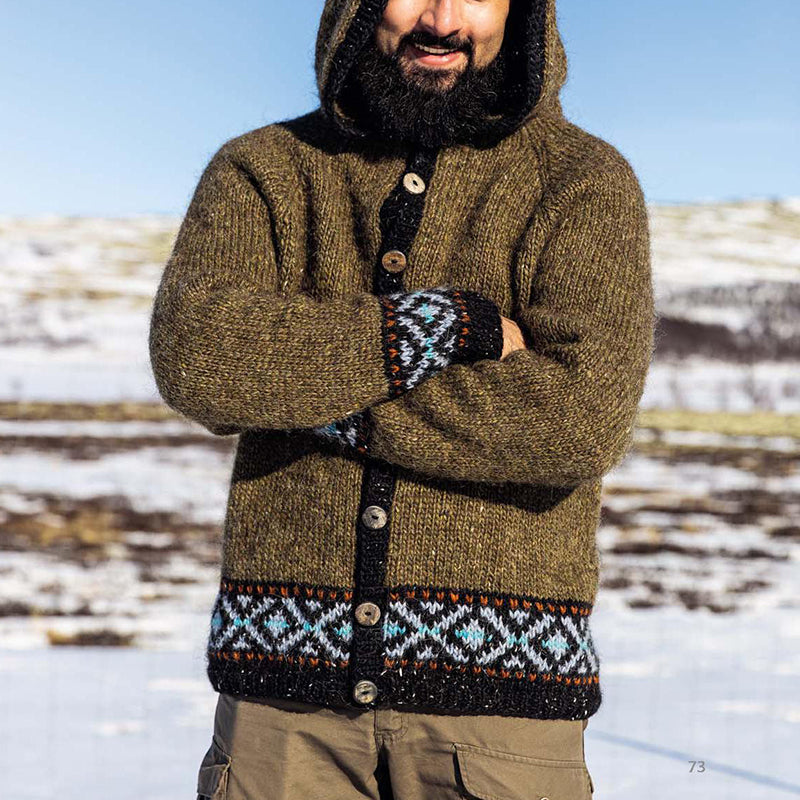 Klassisch gestaltete Strickjacke