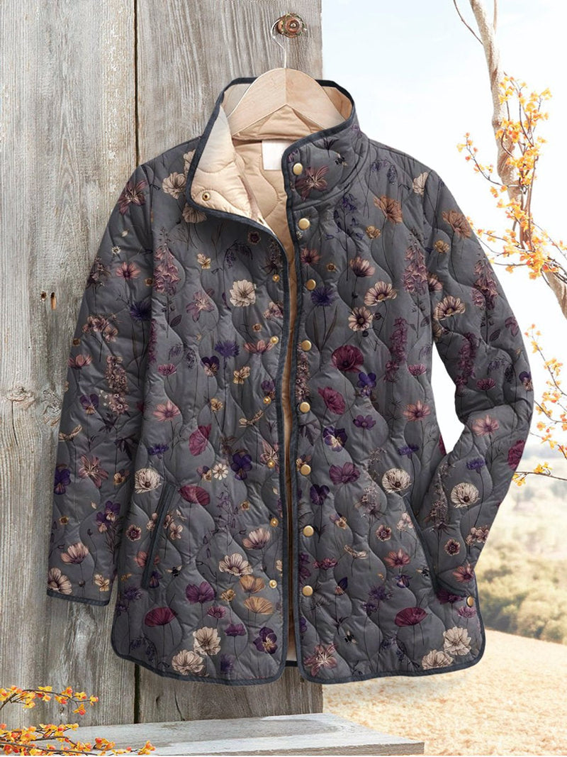 Klassisch gestaltete Strickjacke