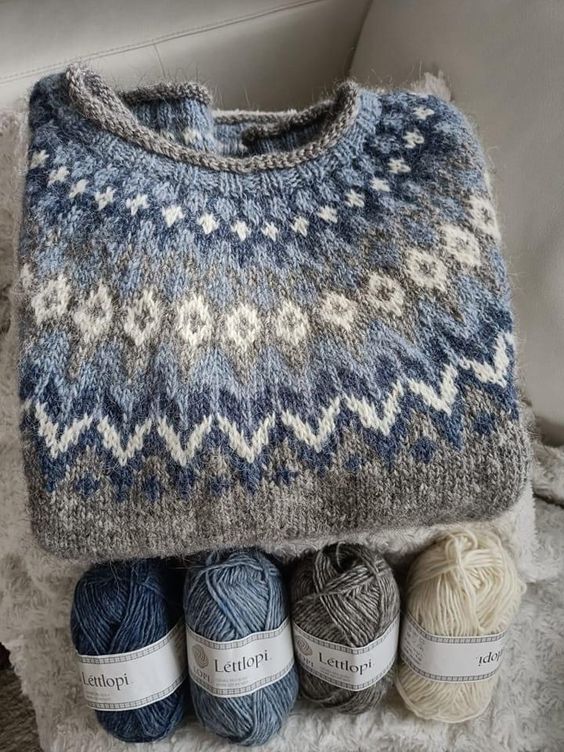 Klassisch designter Pullover