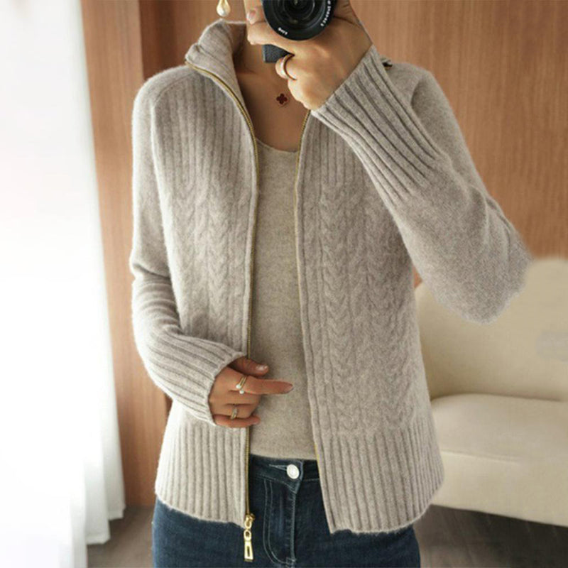 Durchdacht gestaltete Strickjacke