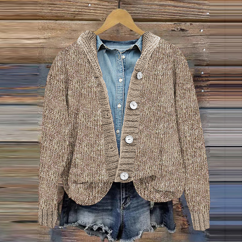 Klassisch gestaltete Strickjacke