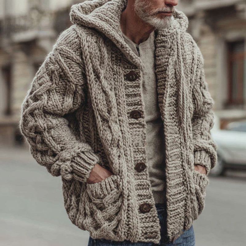 Wunderschön gefertigte Strickjacke