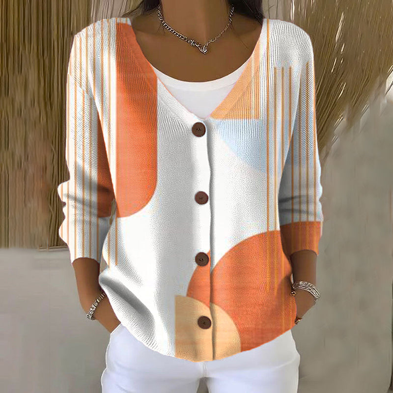 Klassisch gestaltete Strickjacke