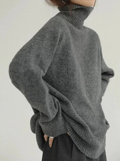 Kaschmirmix-Rollkragenpullover mit minimalistischer Silhouette in Taupe