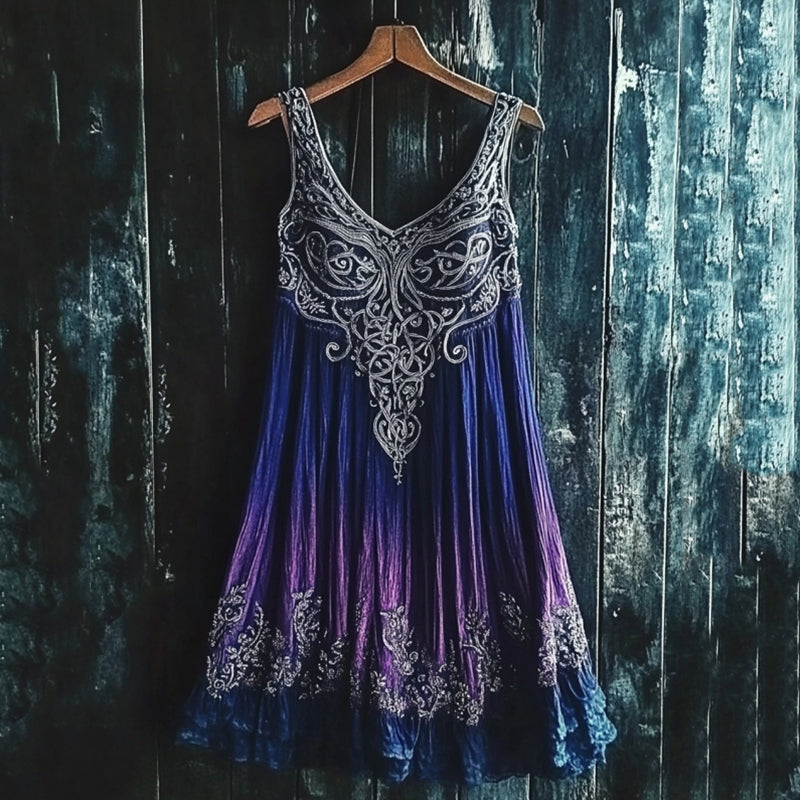 Klassisch gestaltete Kleid
