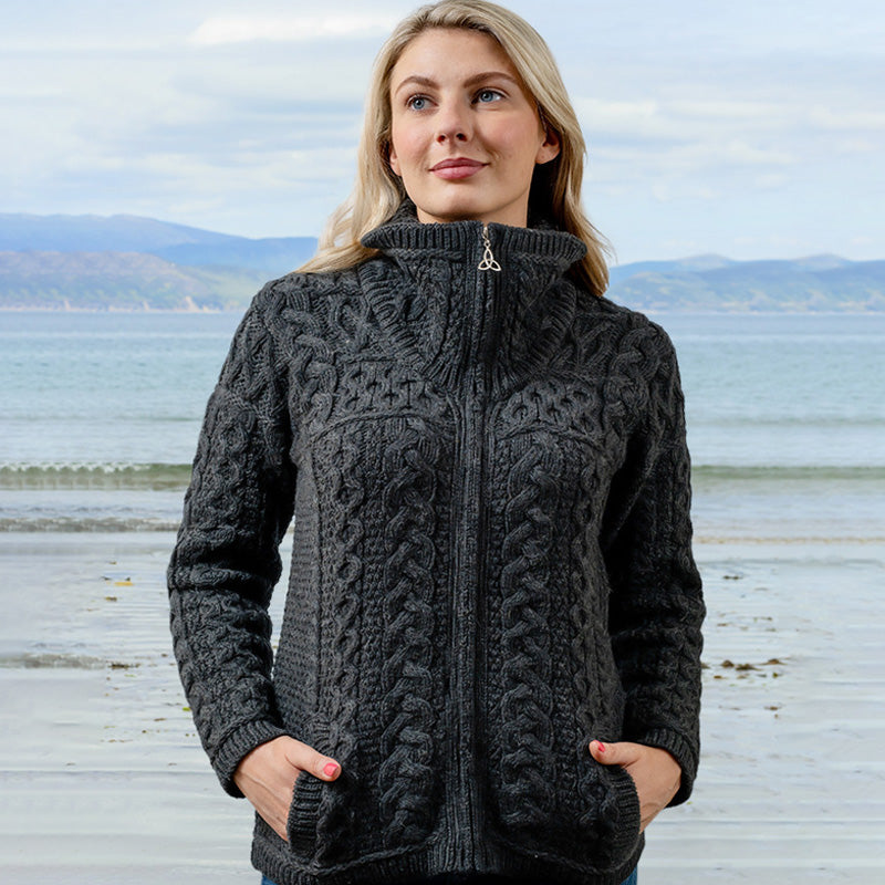 Durchdacht gestaltete Strickjacke
