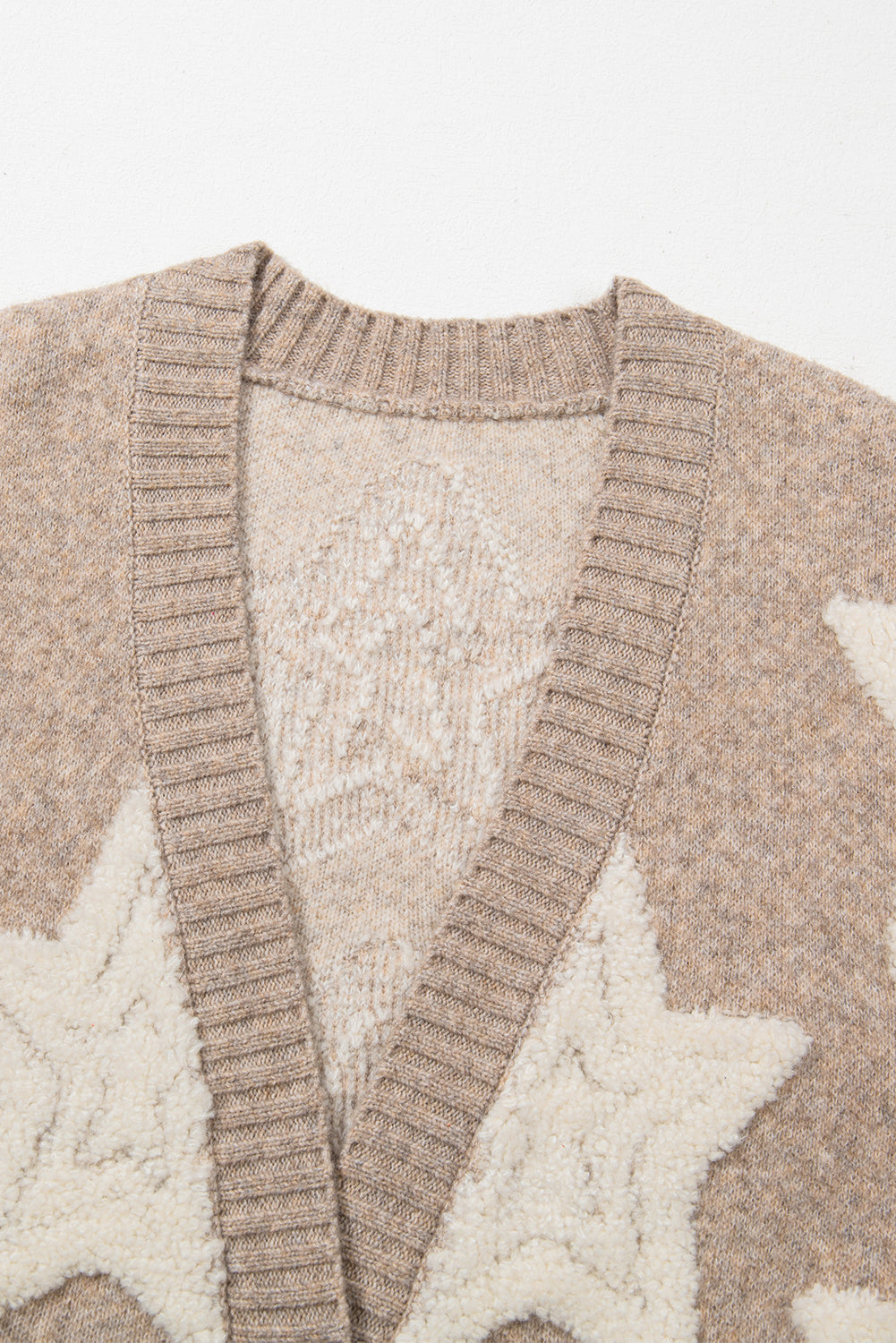 Anmutig gestaltete Pullover