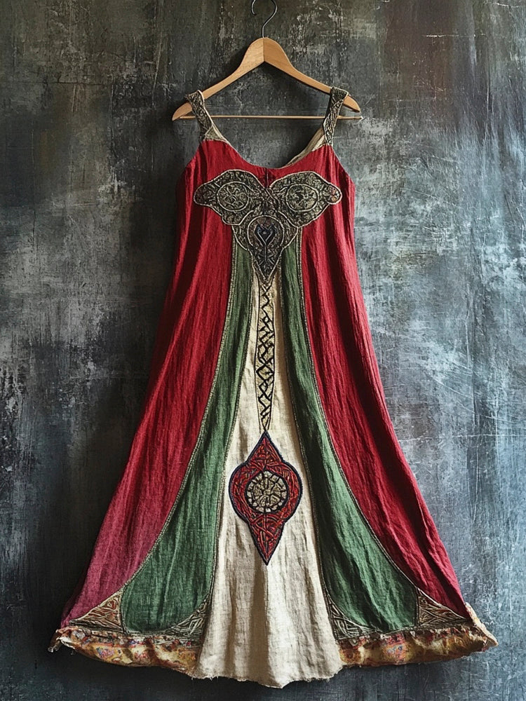 Klassisch gestaltete Kleid