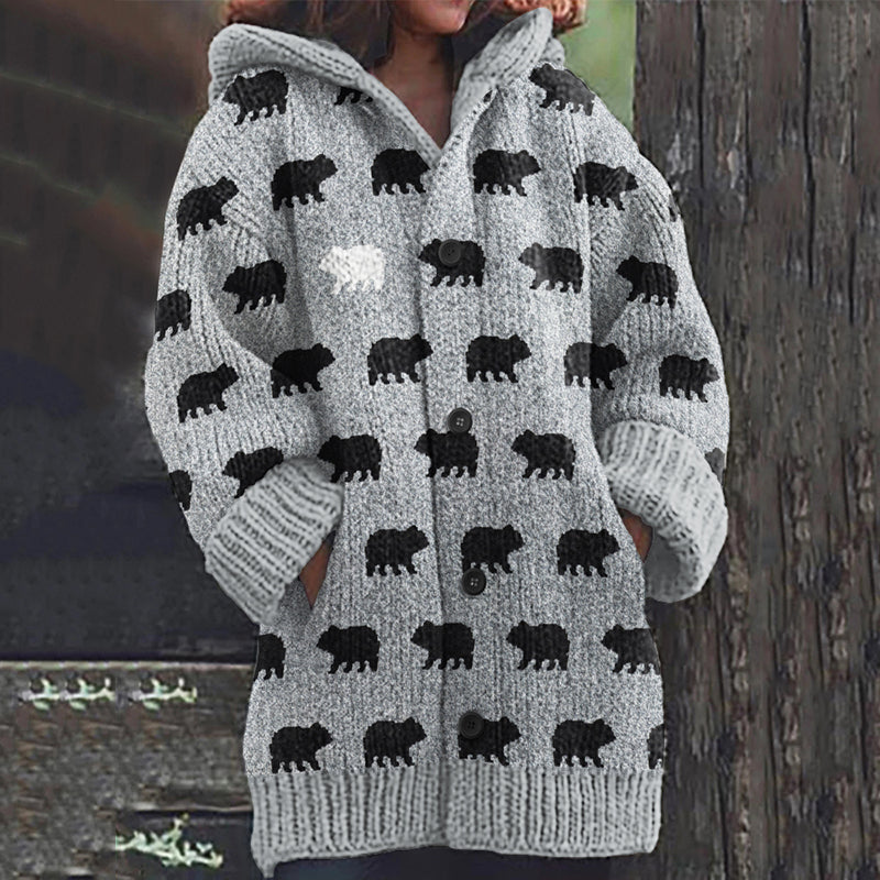 Klassisch gestaltete Strickjacke
