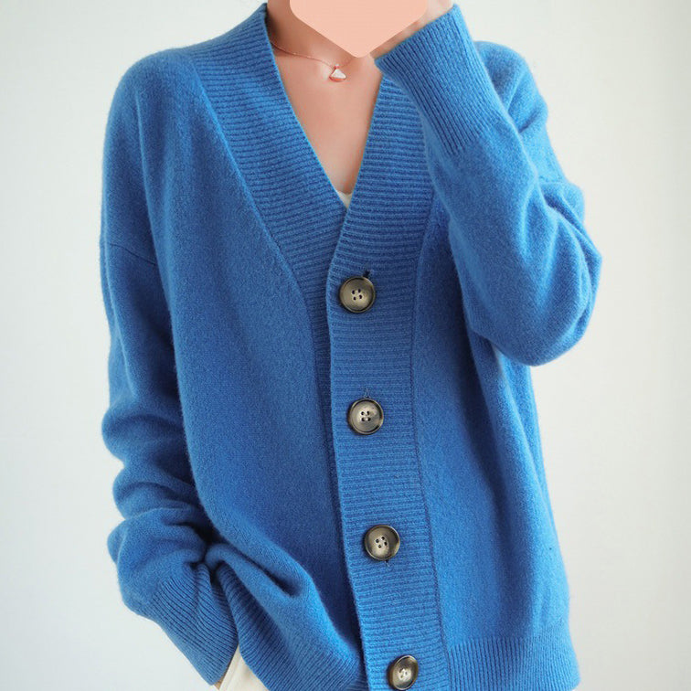 Klassisch gestaltete Strickjacke