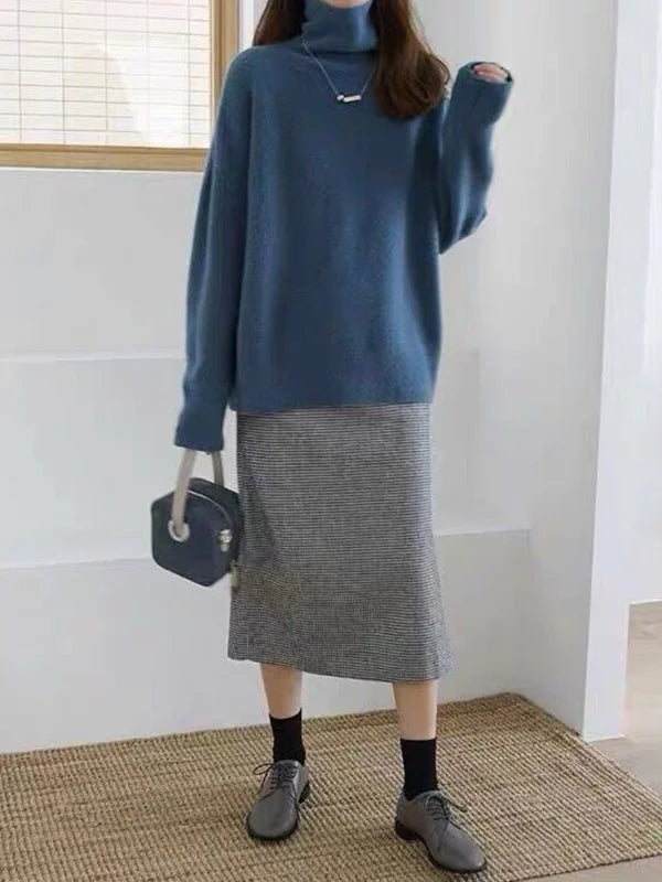 Kaschmirmix-Rollkragenpullover mit minimalistischer Silhouette in Taupe