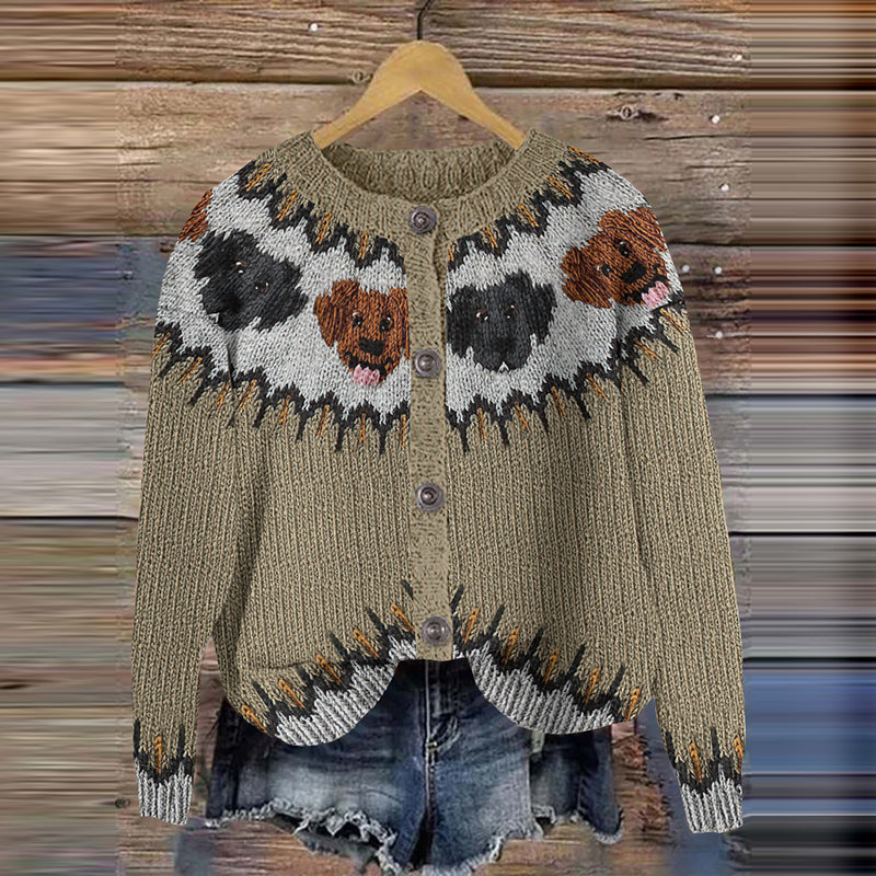 Klassisch gestaltete Strickjacke