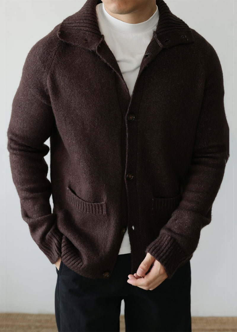 Kaffeebraune gemütliche Baumwoll-Strickjacke mit Taschen und Peter-Pan-Kragen