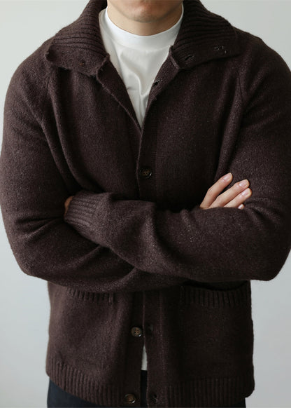 Kaffeebraune gemütliche Baumwoll-Strickjacke mit Taschen und Peter-Pan-Kragen