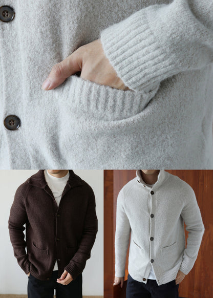 Kaffeebraune gemütliche Baumwoll-Strickjacke mit Taschen und Peter-Pan-Kragen