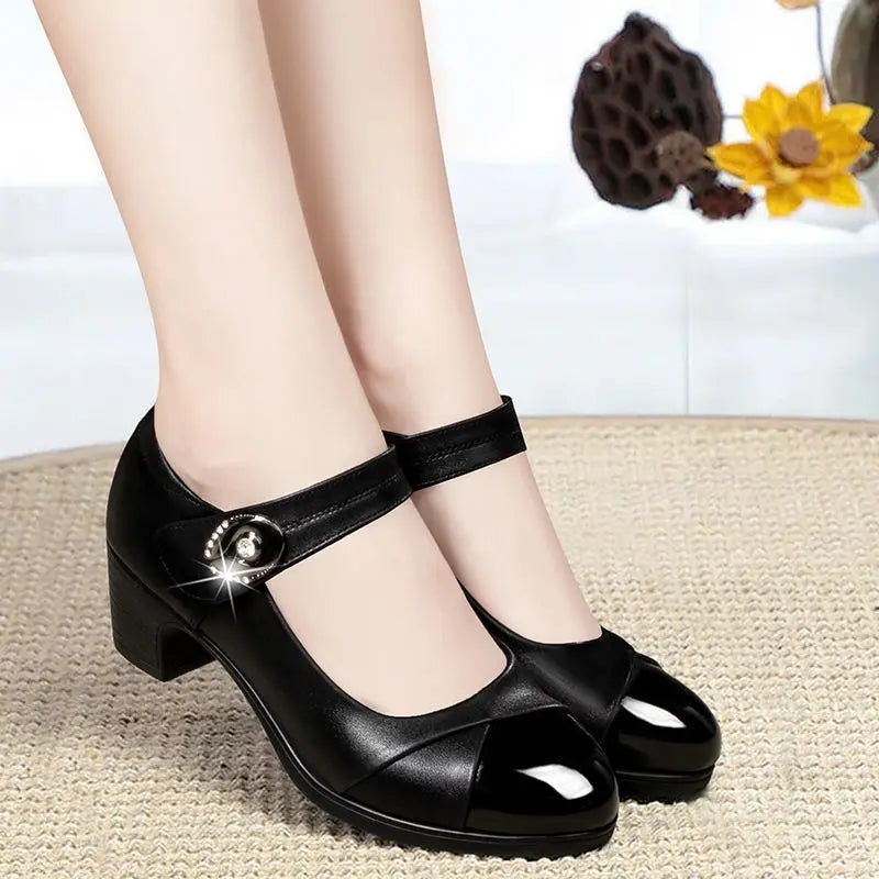 Elegante und stützende orthopädische Schuhe