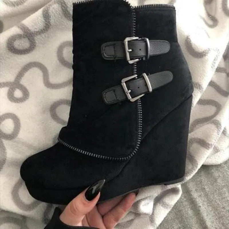 Stützende und stilvolle orthopädische Stiefel