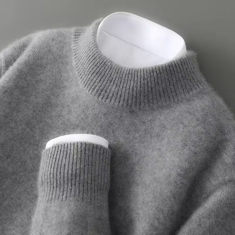 Kaschmirpullover mit Stehkragen und klassischen Rippdetails in Creme