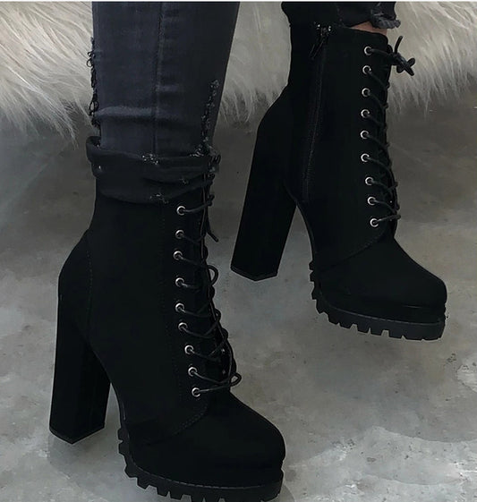 Klassische Orthopädische Stiefel mit zeitlosem Stil