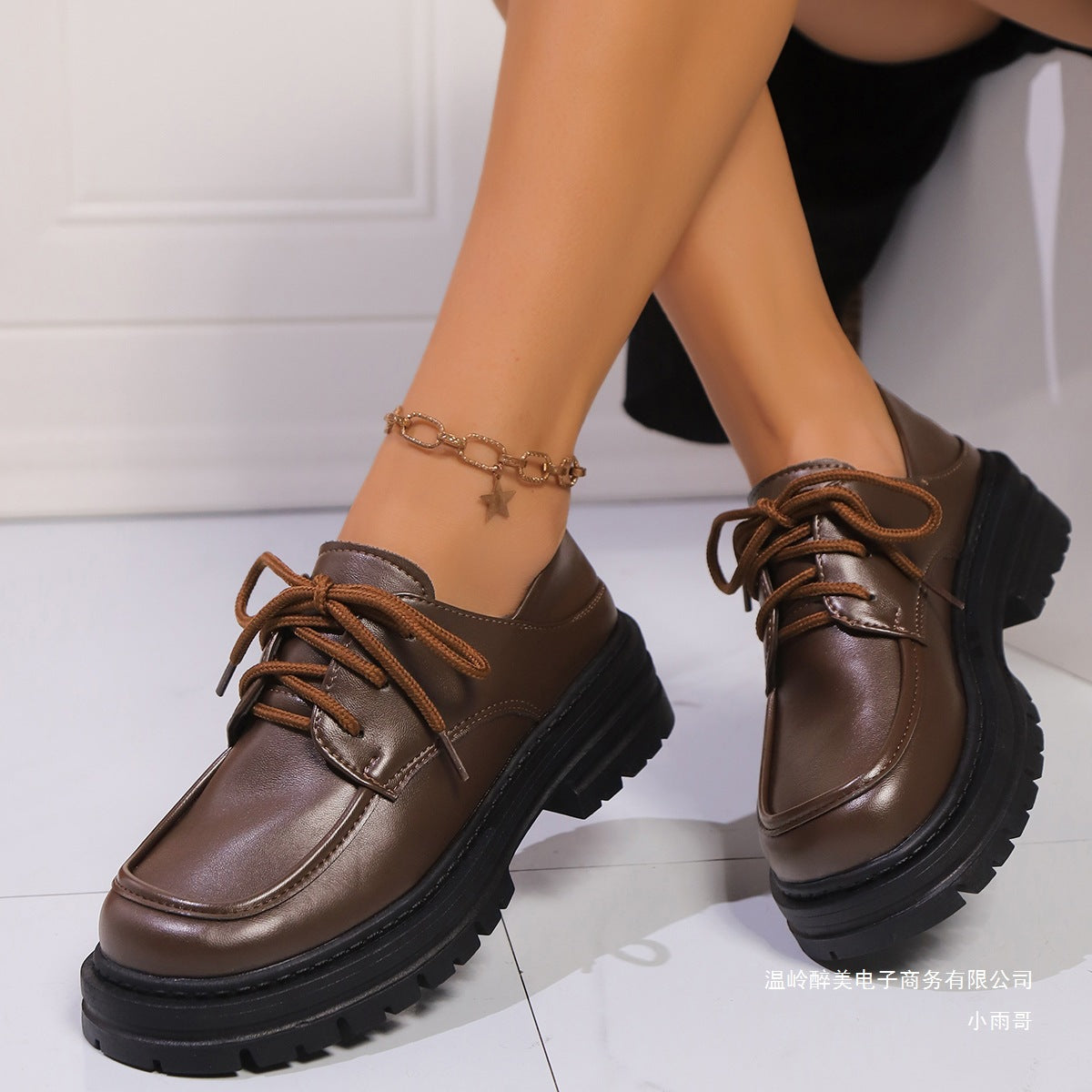 Klassische Orthopädische Schuhe mit zeitlosem Stil