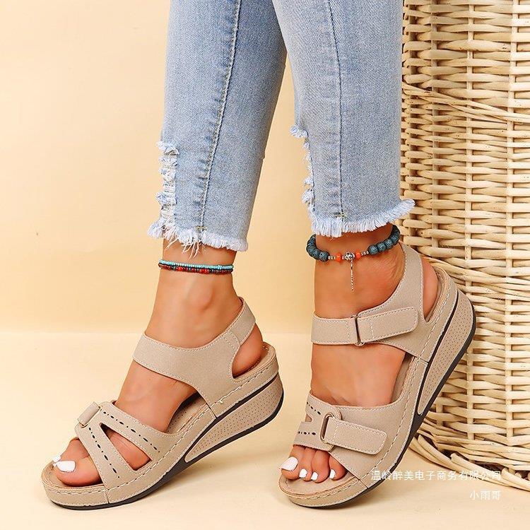 Anmutige Orthopädische Sandalen für modernen Look