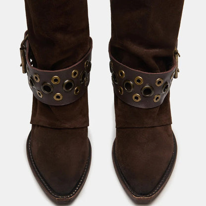 Klassische orthopädische Stiefel im zeitlosen Stil