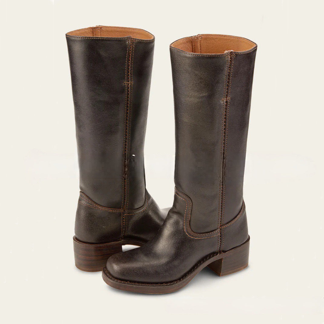 Anmutige orthopädische Stiefel für einen modernen Look