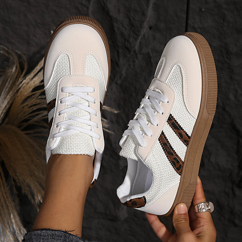 Klassische Orthopädische Schuhe mit zeitlosem Stil